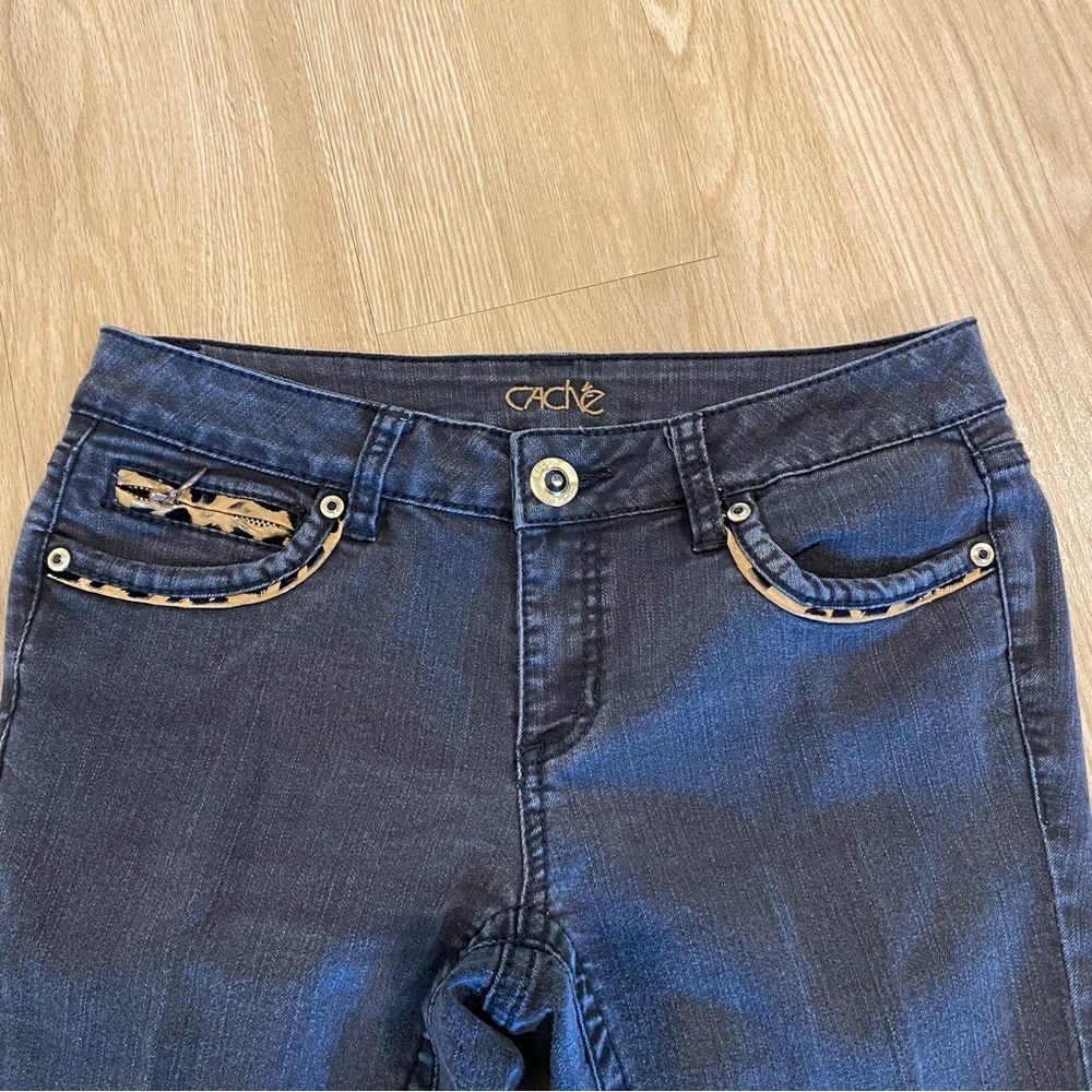 Cache leopard/cheetah print low rise jeans size 2 - Picture 2 of 7